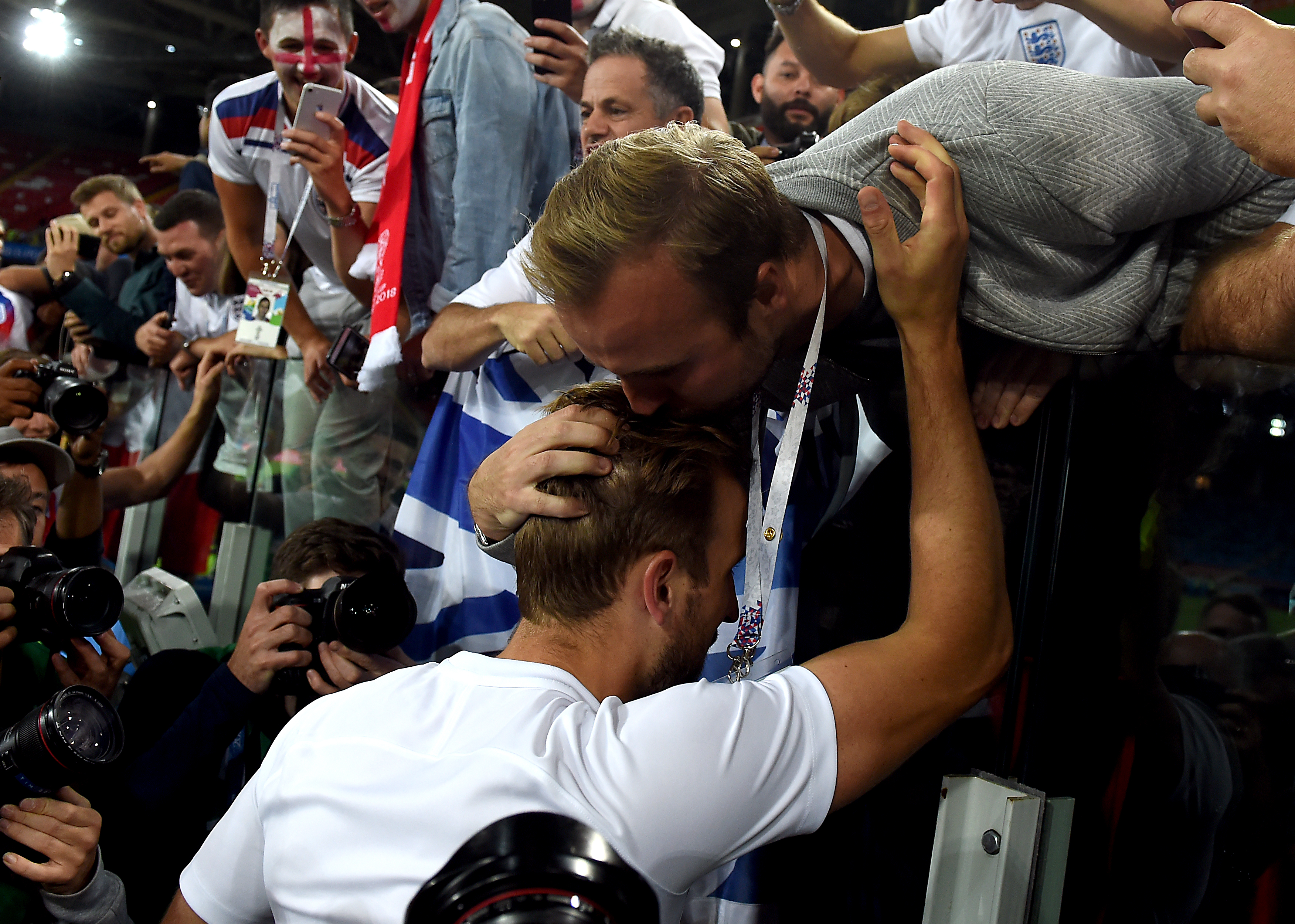 I-a pupat mâna lui Harry Kane. Gestul îi aparține fratelui golgheterului Angliei