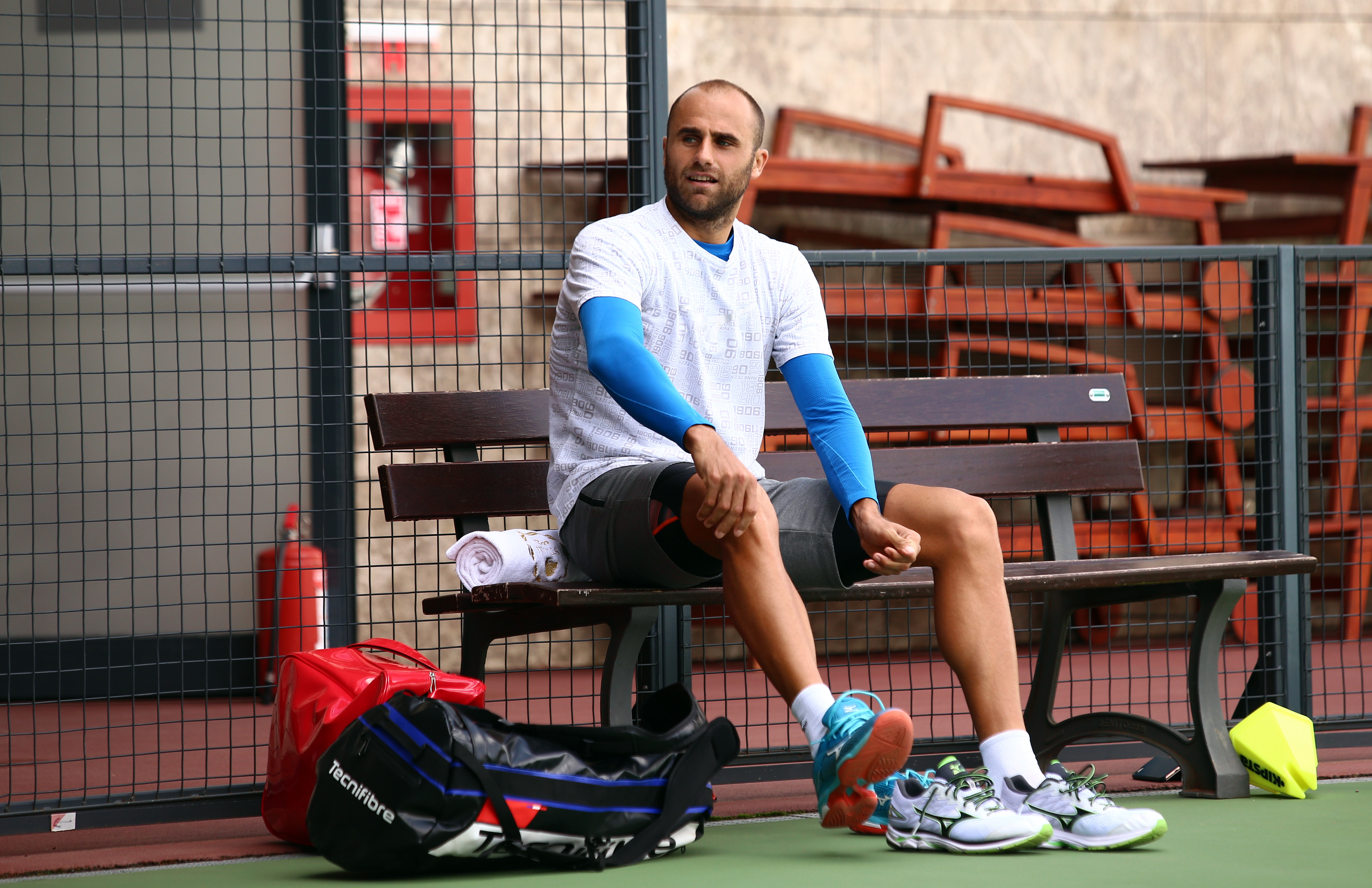 Marius Copil, bătut de Roger Federer în finala de la Basel. A încheiat cu o înfrângere demnă campania glorioasă