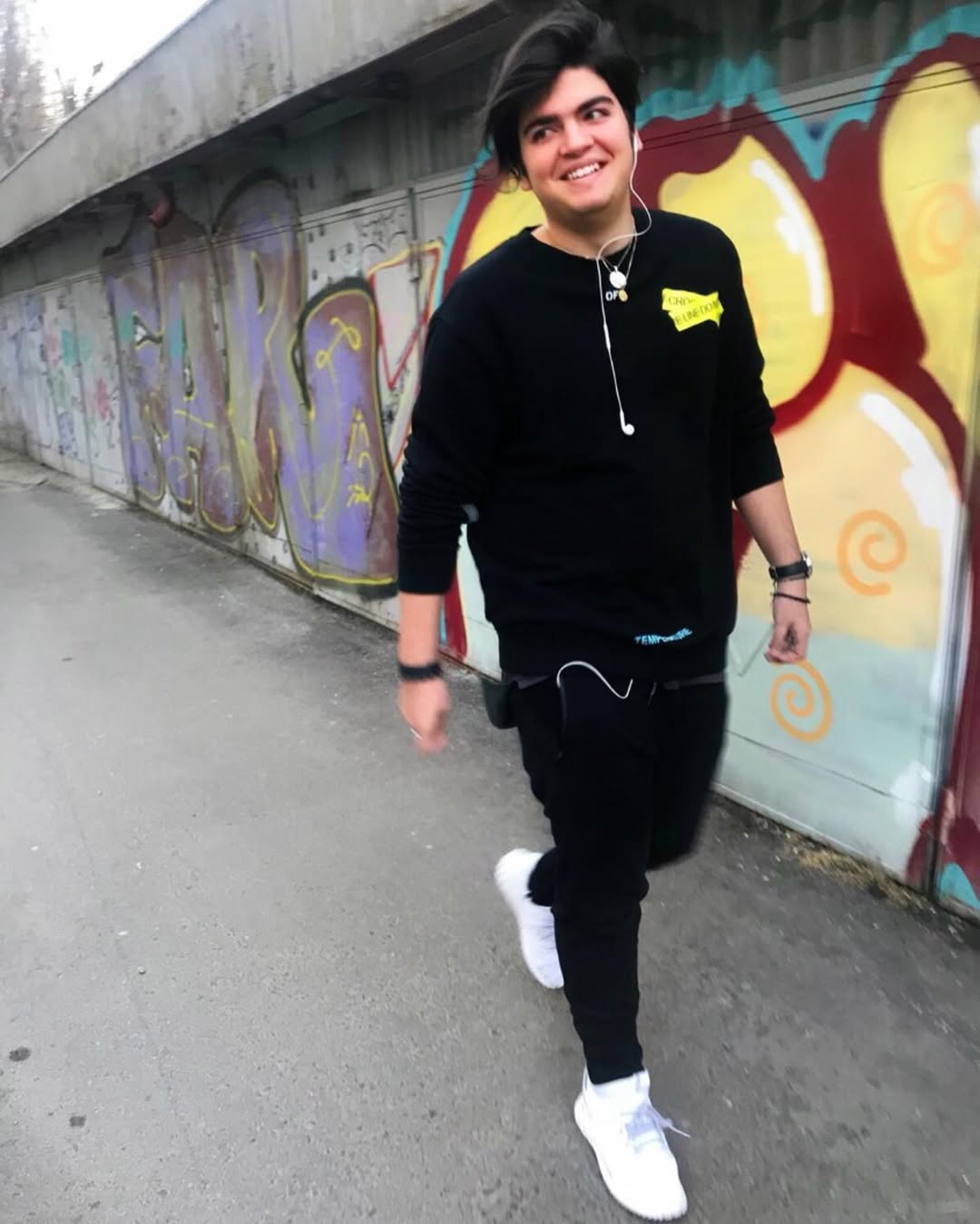 Imagini rare cu fiul Ralucăi Bădulescu. Alex a împlinit 22 de ani și este de nerecunoscut, după ce și-a făcut mai multe tatuaje