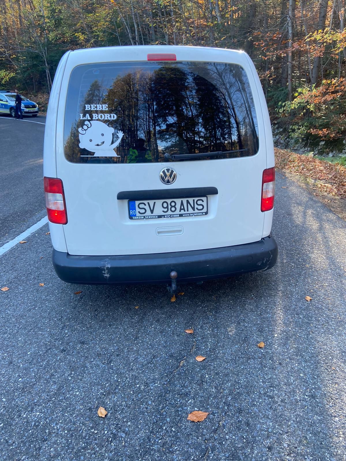 Un sucevean băut a furat o mașină și a condus fără permis. Poliția a tras focuri de armă în cauciucuri ca să îl oprească | VIDEO