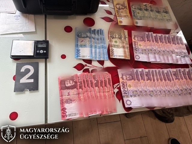 Súlyos ügy: egy katona a feleségével, két kiskorú gyerekükkel és ismerősükkel együtt árult drogot