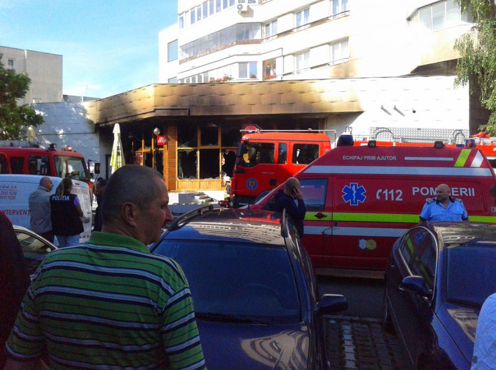 UPDATE/ Incendiu la un restaurant din Târgu-Mureş a fost stins. Primăria evaluează pagubele (VIDEO)