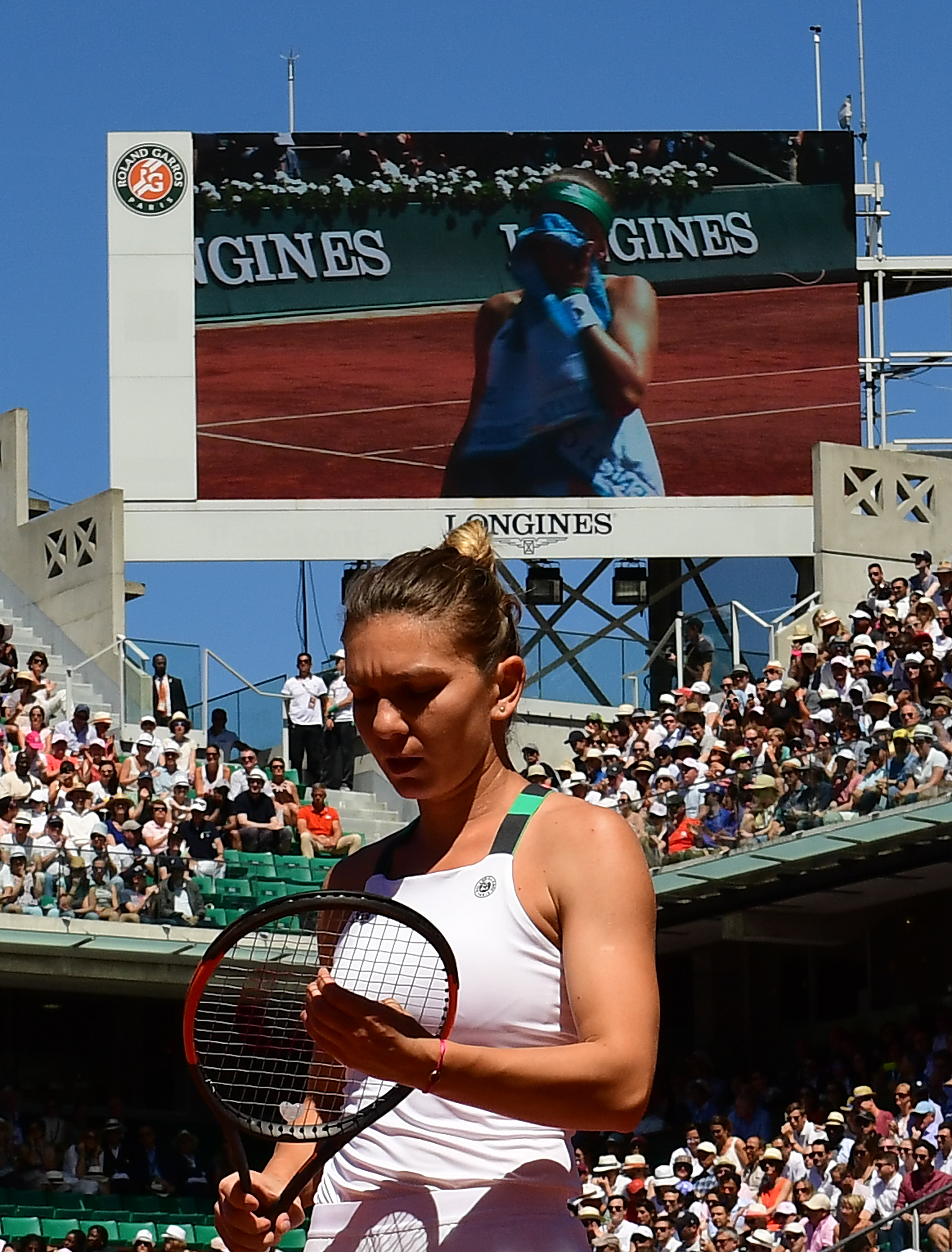 LIVE TEXT Finala de la Roland Garros: Simona Halep - Jelena Ostapenko 6-4, 4-6, 3-6. SimoNAIVA! Românca a pierdut titlul, după ce a avut 6-4, 3-0. În decisiv, a condus cu 3-1! GALERIE FOTO & VIDEO