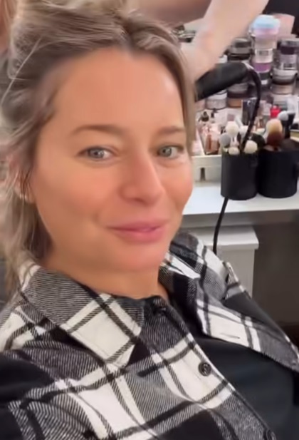 Imagini cu Laura Cosoi nemachiată, la 44 de ani. Reacția fanilor când au văzut-o pe vedetă, care e însărcinată cu al cincilea copil: „Superbă”