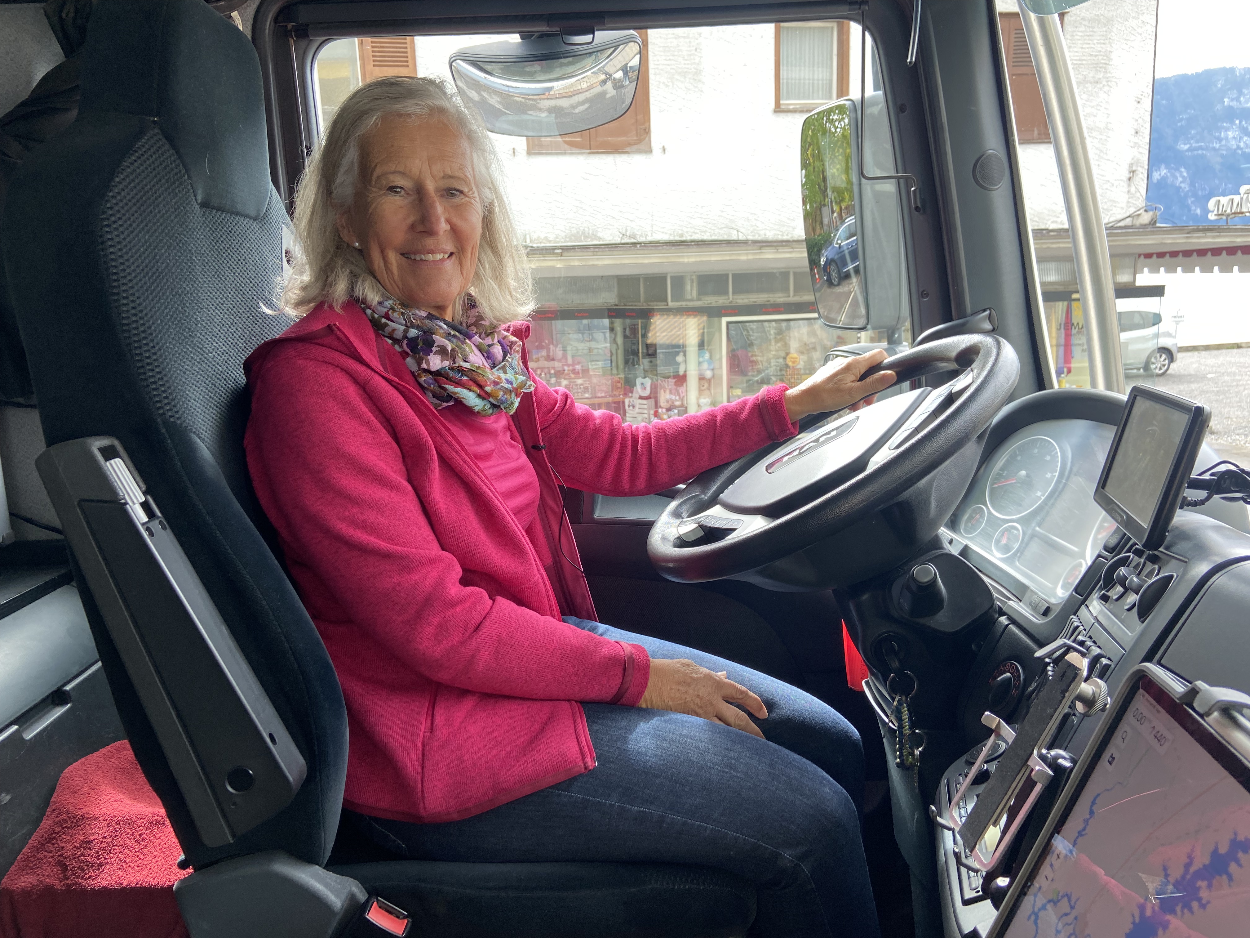 Doi pensionari din Elveția călătoresc în jurul lumii cu un camion. „Cel mai frumos lucru e că putem rămâne unde ne place”