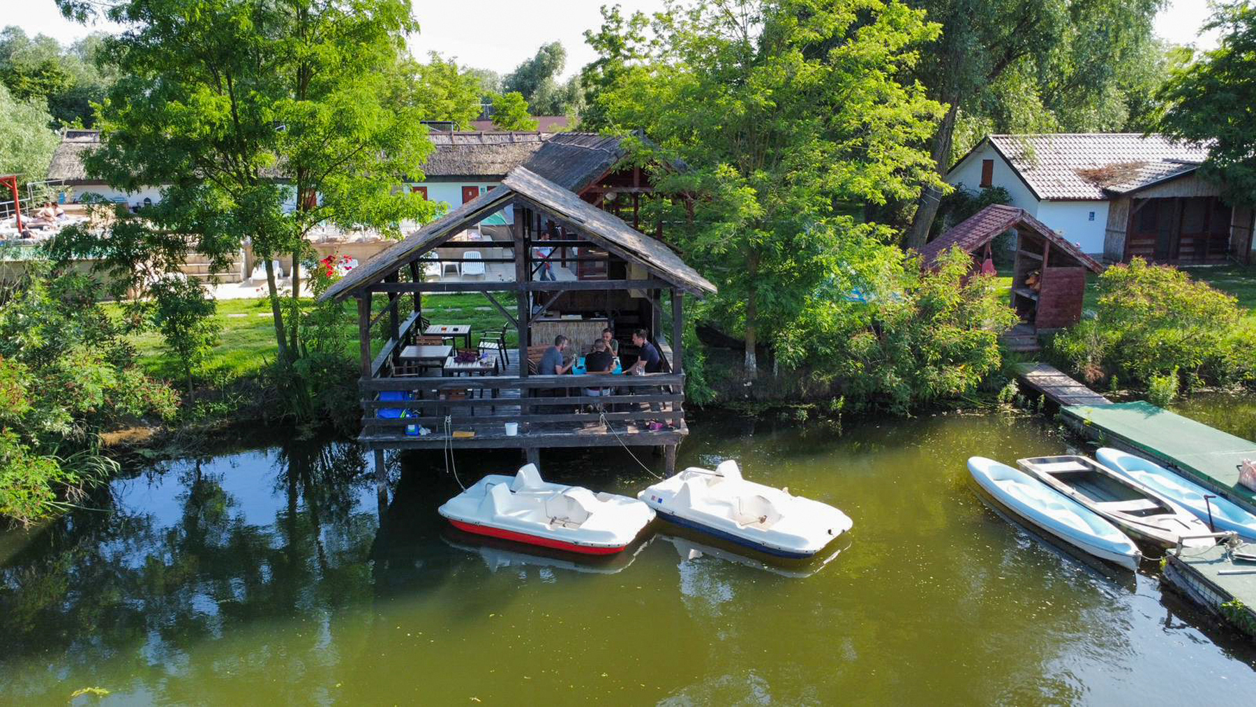 Cum arată insula privată cu resort de lux din Delta Dunării care a fost scoasă la vânzare cu o reducere de 54%. Cât costă întreaga proprietate