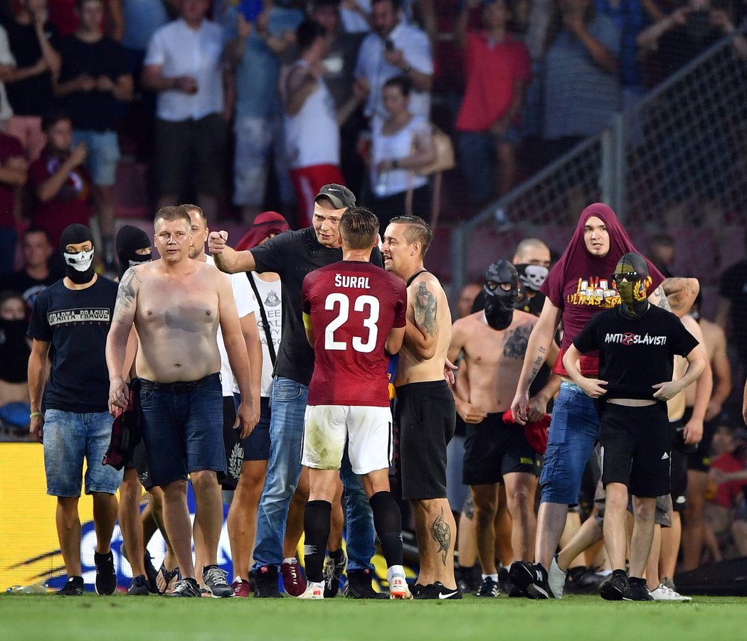 Arbitrul Colțescu a scăpat miraculos din revoluția de la Praga | FOTO&VIDEO