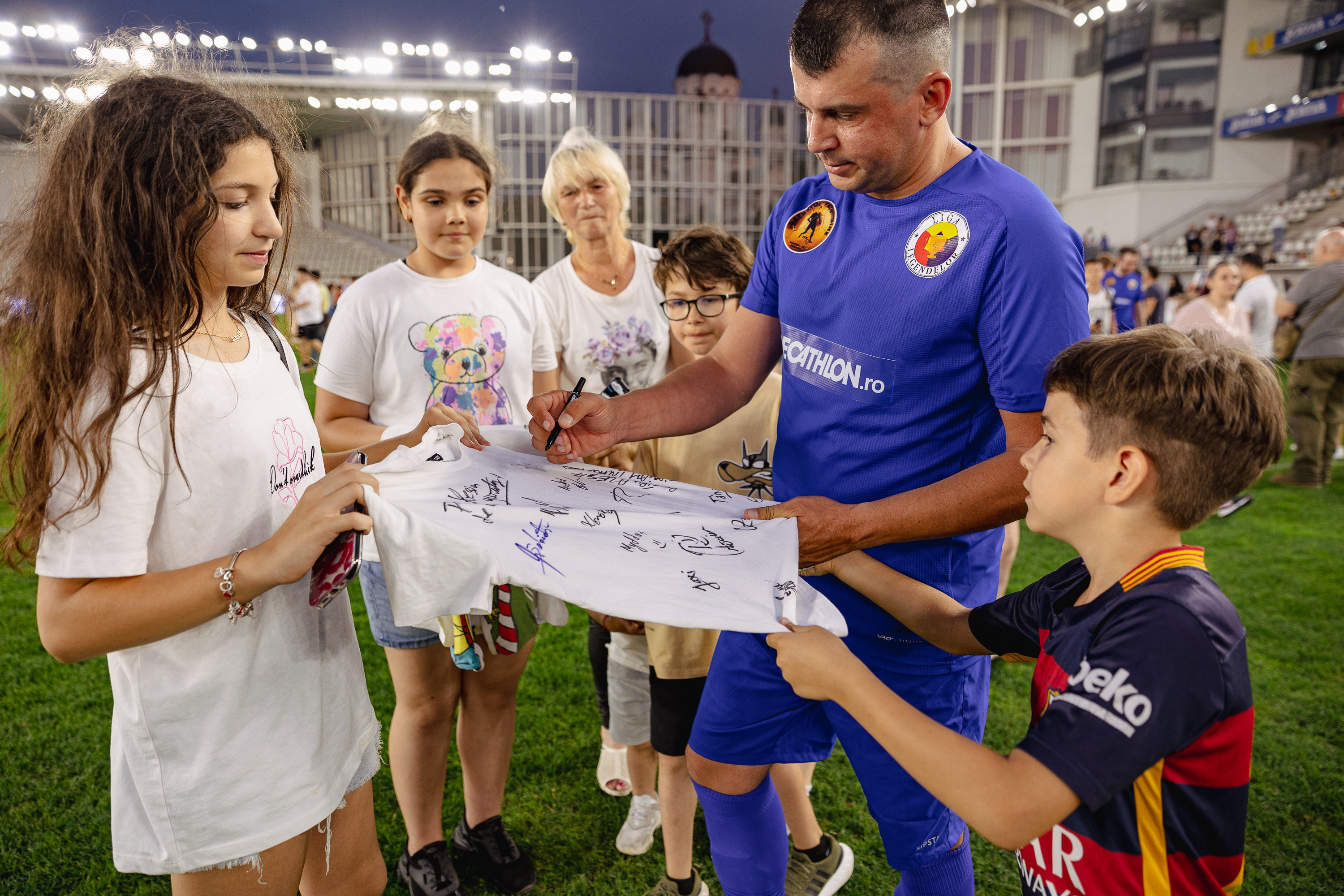 Fotbaliști și influenceri au jucat pentru Mario și Medeea, frații bolnavi de paraplegie spastică. La evenimentul caritabil, parte a campaniei Fundației Ringier, s-au strâns aproape 21.000 de euro