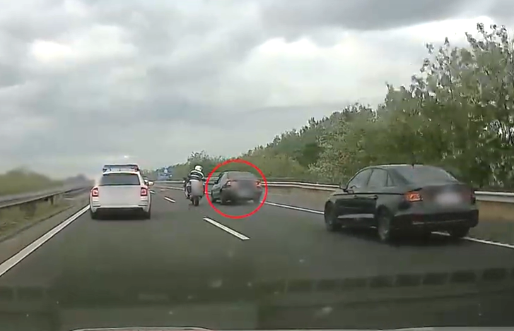 Videón az elképesztő hajsza: 100 kilométeren át üldözték a miskolci ámokfutót, aki ellen emberölési kísérlet miatt emeltek vádat