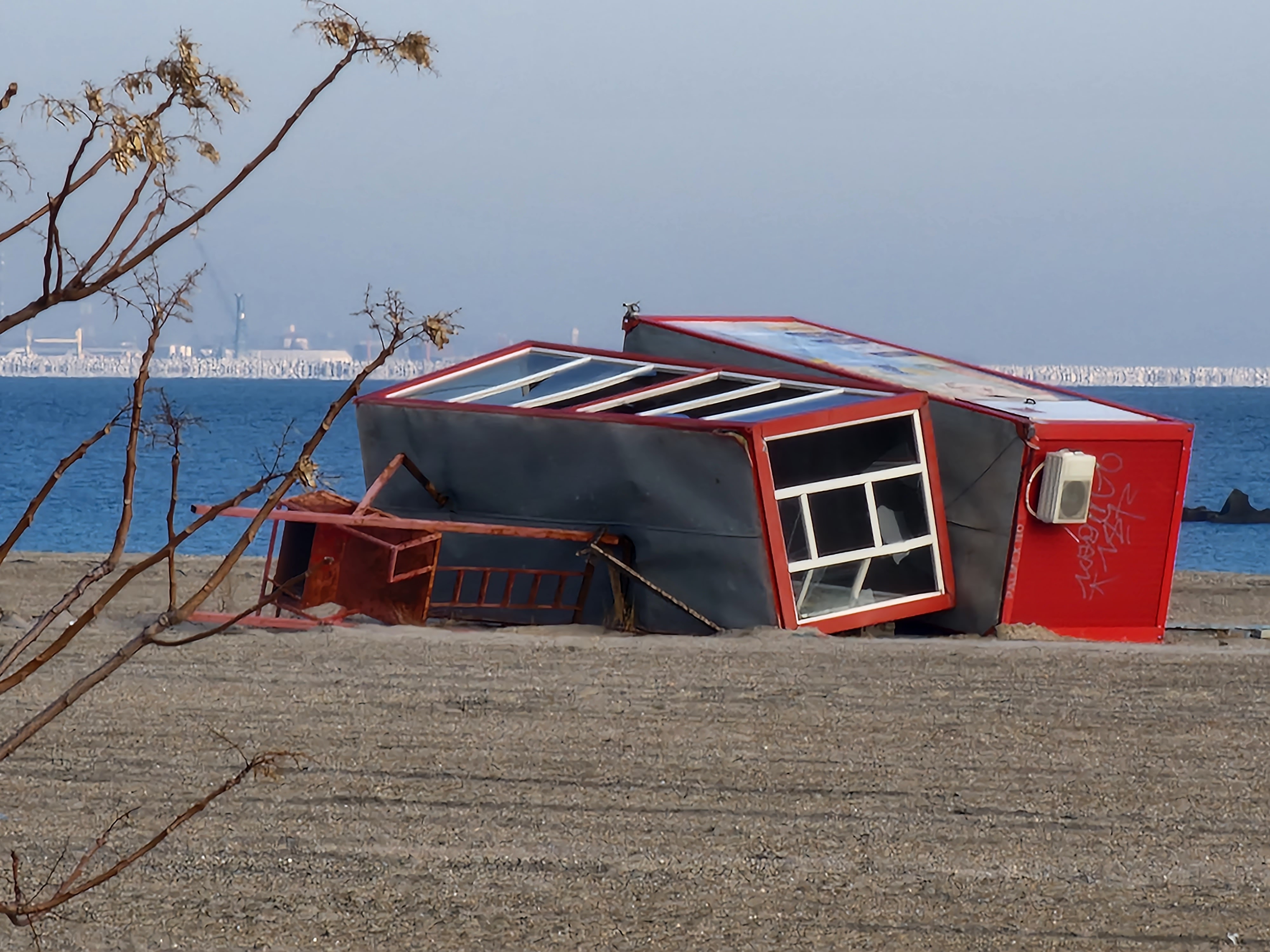 FOTOREPORTAJ Cum arată stațiunea Mamaia iarna: marea liniștii și plaja pescărușilor