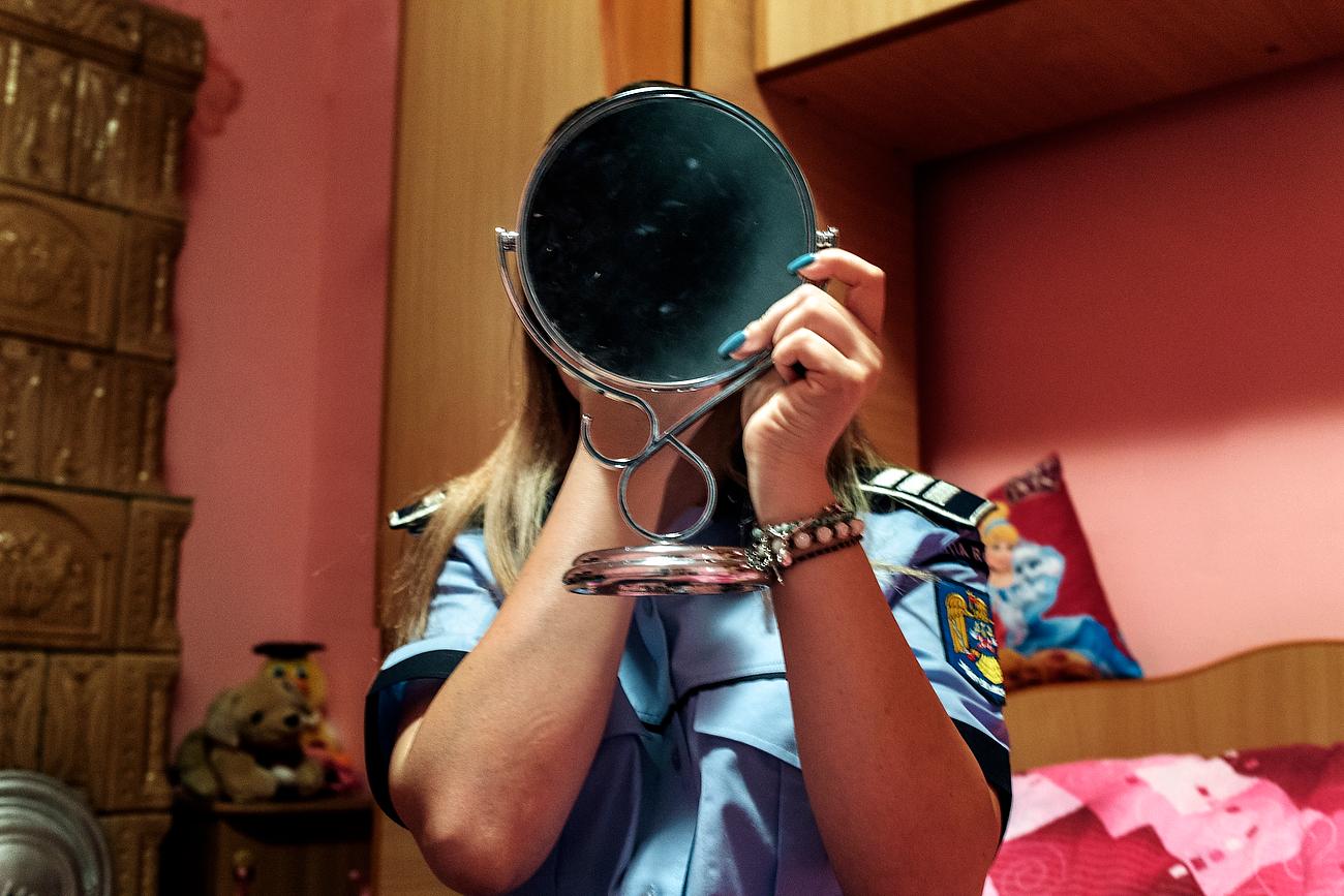 O polițistă din Fierbinți nu poate să-și vadă copilul nici cu executorul judecătoresc