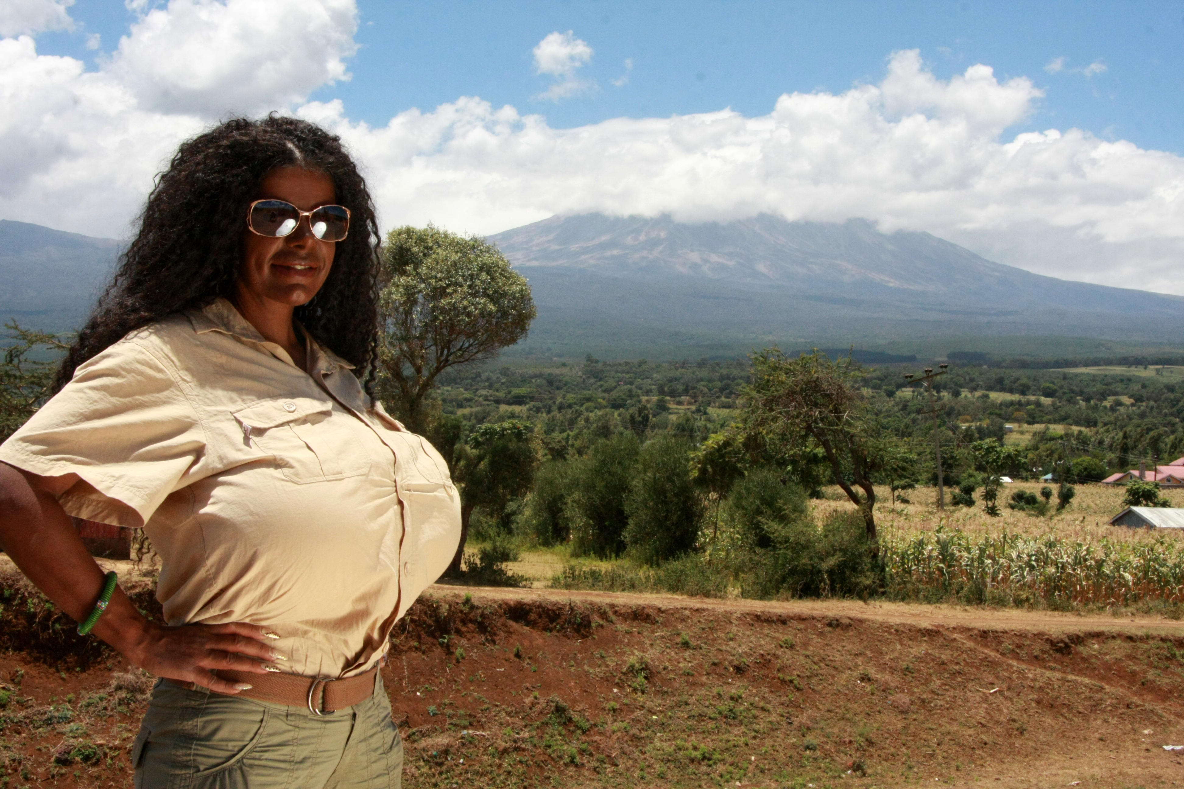 FOTO | Martina Big, femeia cu cei mai mari sâni din Europa, vrea o nouă operație estetică. Își dorește să arate ca o femeie afro-americană