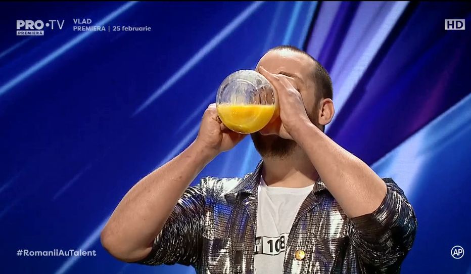 Record mondial la Românii au talent: a băut 125 de ouă crude. Cum au reacţionat Andra și Smiley | FOTO