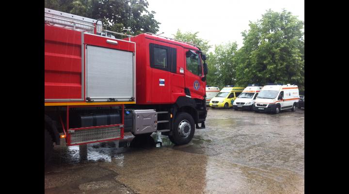 UPDATE: Ambulanța Prahova, inundată în urma ploilor torențiale. Inundațiile au făcut prăpăd în mai multe județe din țară