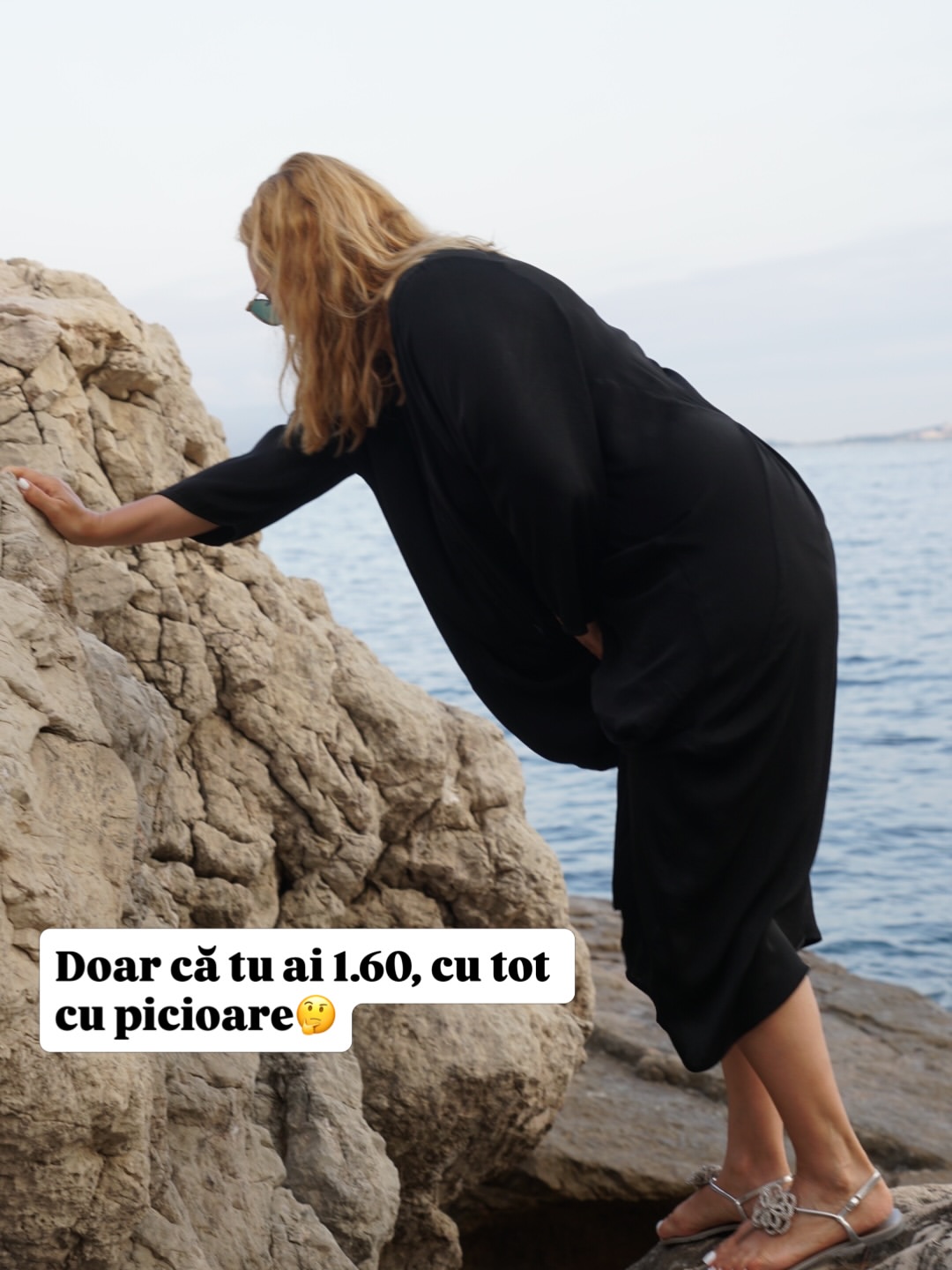Andreea Esca, imagini virale de la mare. Ce spune vedeta despre înălțimea ei