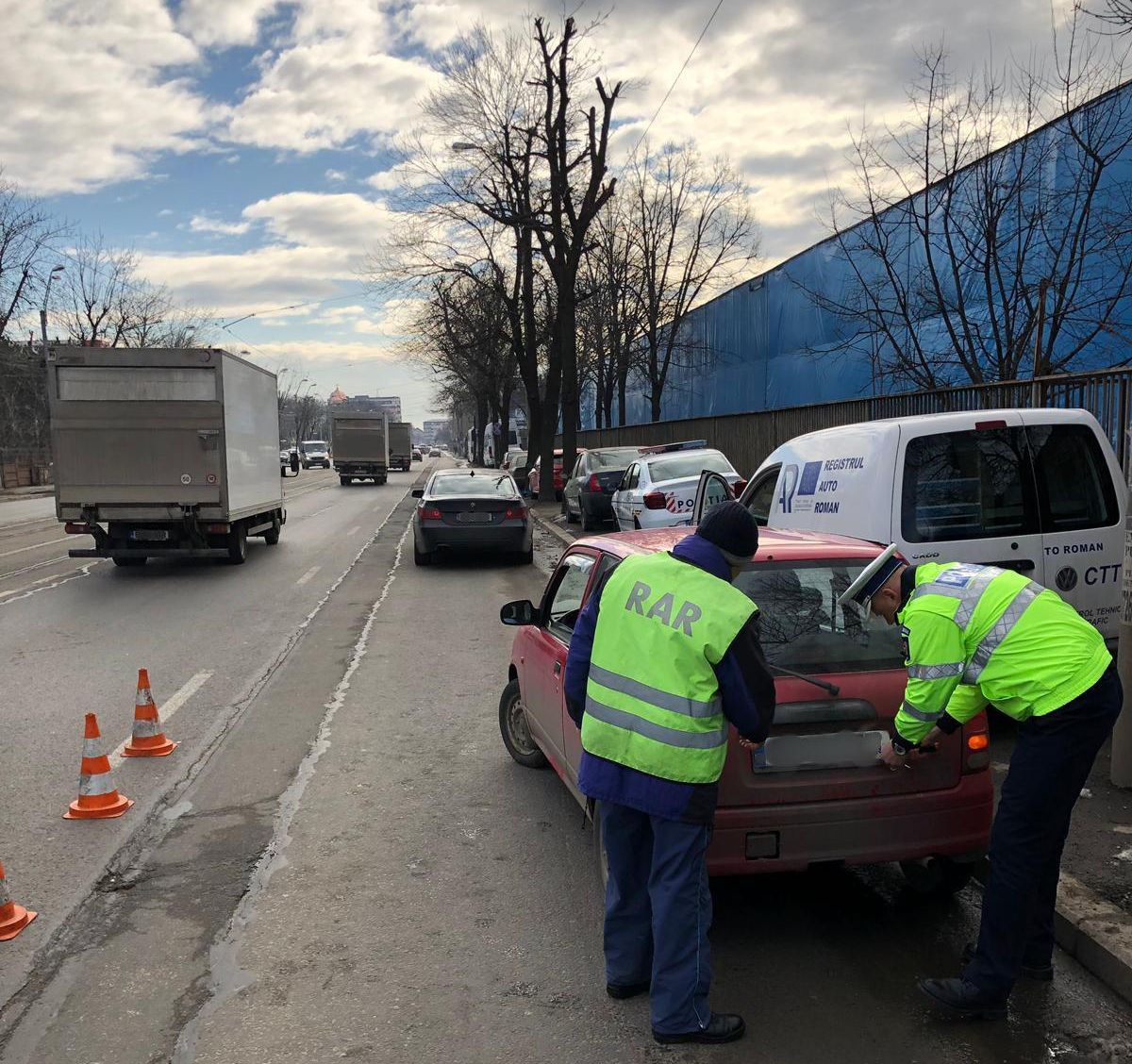 Peste 5.000 de amenzi pentru șoferii mașinilor, depistați cu defecțiuni la sistemele de frânare și direcție / FOTO