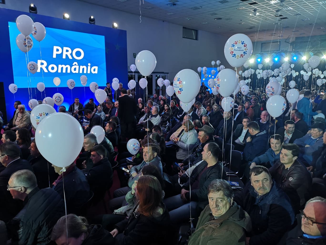 FOTO | Pro România și-a lansat candidaţii la alegerile europarlamentare. Victor Ponta, ironic la adresa lui Dragnea: "Vreau să vă anunţ că nu mă căsătoresc!"