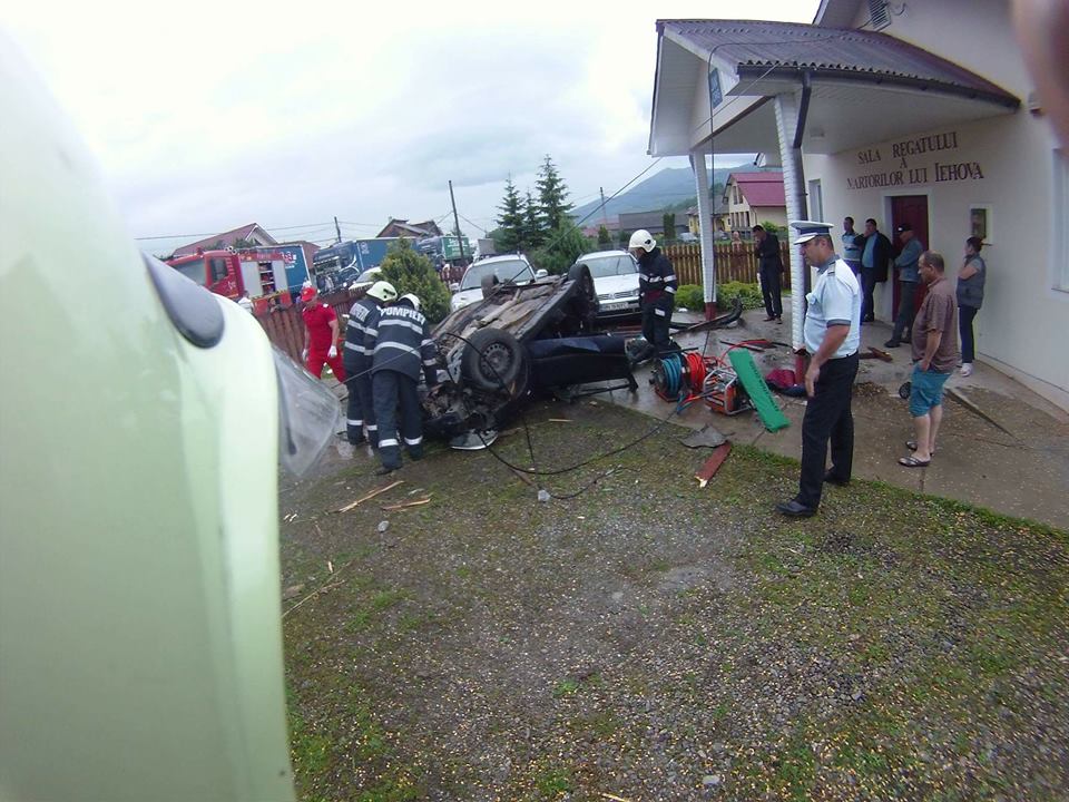 Doi tineri, morți într-un accident în Bistrița, lângă o casă de rugăciune. Niciunul nu avea permis