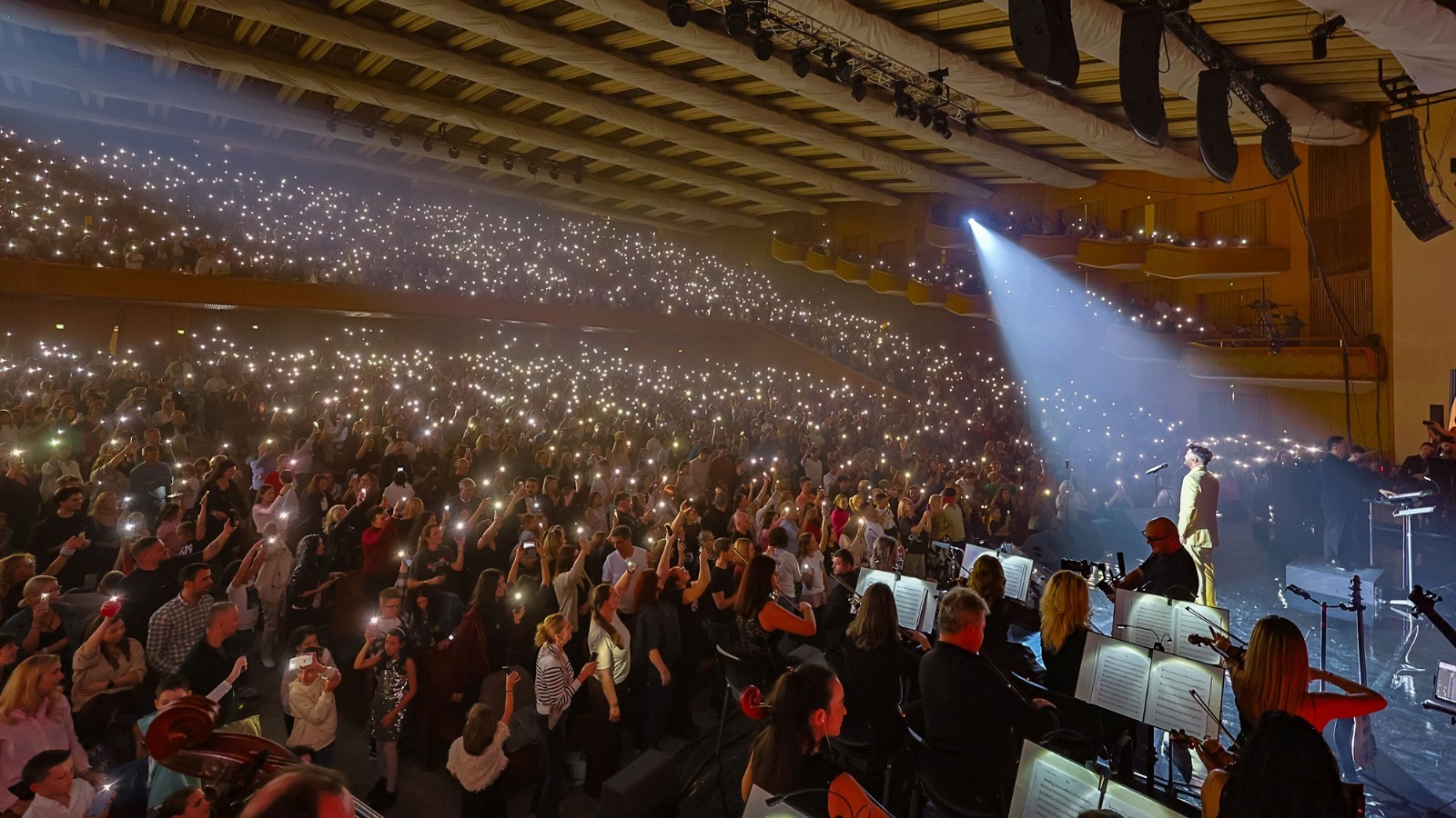 Cum a fost la concertul „Armonie”, susținut de Smiley pe scena de la Sala Palatului din București: „Am trecut prin toate stările și emoțiile”