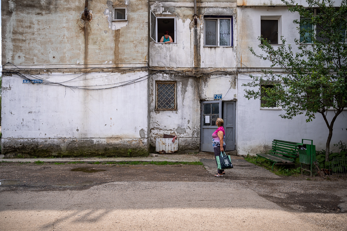 În Murgeni, jandarmii vin şi pleacă, bulibaşa rămâne. Statul român face paradă de forţă într-un oraş pe care l-a abandonat în toate celelalte privinţe