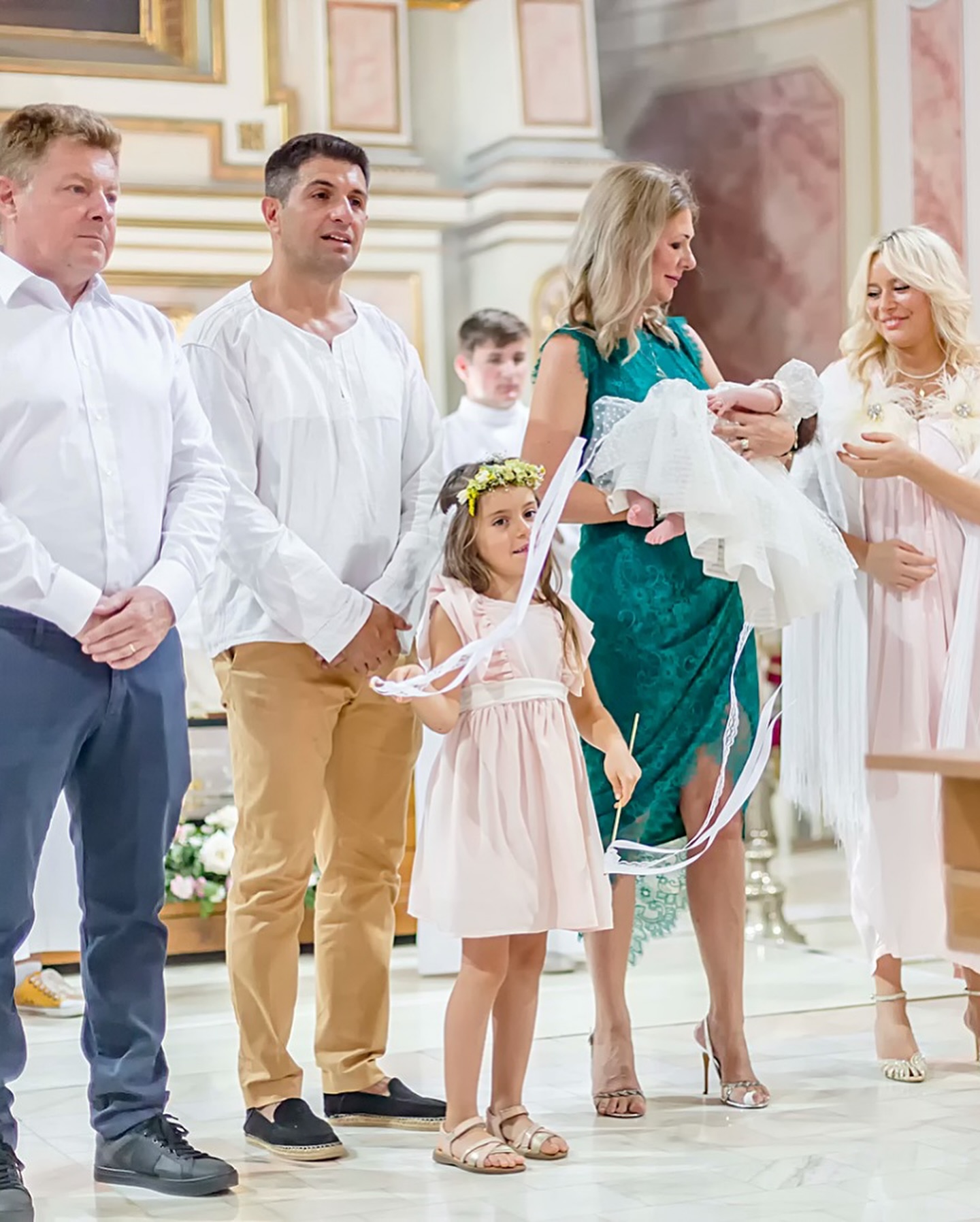 Ce nu s-a văzut la botezul celei de-a patra fiice a Laurei Cosoi. Imagini rare de la eveniment. „A fost un vis frumos de vară”