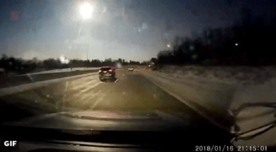 Un meteorit a provocat un cutremur în Detroit. Imagini spectaculoase, surprinse în timpul fenomenului inedit | FOTO&VIDEO