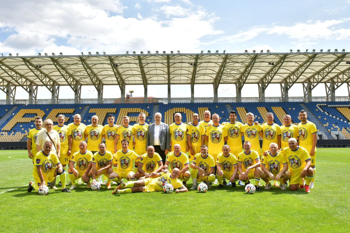 Petrolul și Rapid au încins la Ploiești un meci demonstrativ, reeditare a finalei Cupei României din 1995. Show Budescu, la petrecere