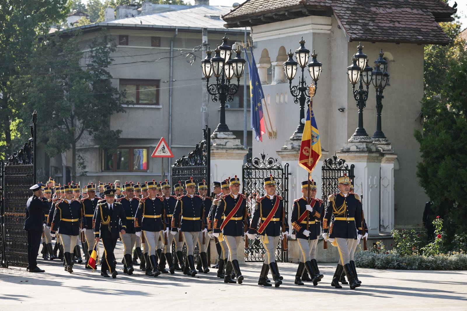 Funeralii de stat pentru Ion Iliescu. Ultimele omagii aduse în fața sicriului fostului președinte, în Sala Unirii, la Palatul Cotroceni