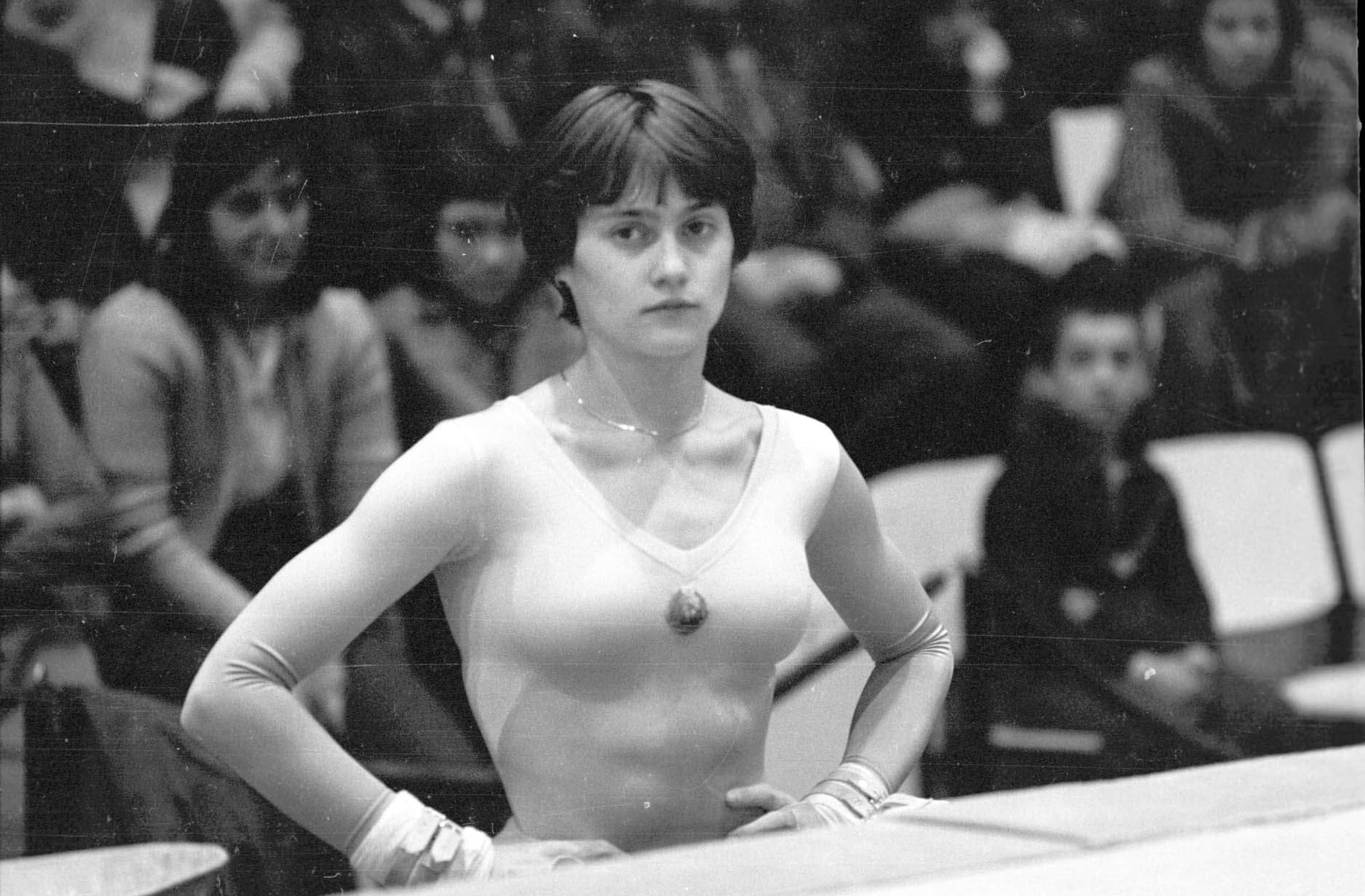 Cum a apărut Nadia Comăneci la evenimentul organizat în onoarea sa. A fost singura îmbrăcată în alb și a avut o geantă cu steagul României