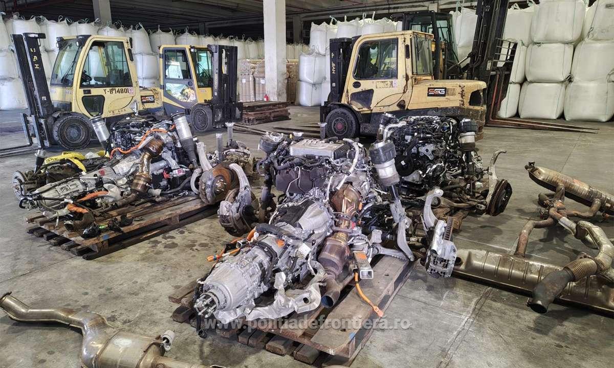 Au demontat trei mașini, furate din Germania și Suedia, în valoare de 320.000 de euro, și au încercat să le introducă în România drept „piese auto uzate”