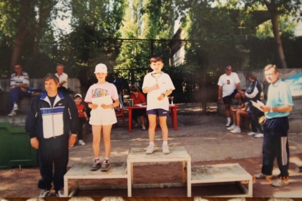 GALERIE FOTO DE SENZAŢIE / La patru ani, racheta era mai mare decât ea!