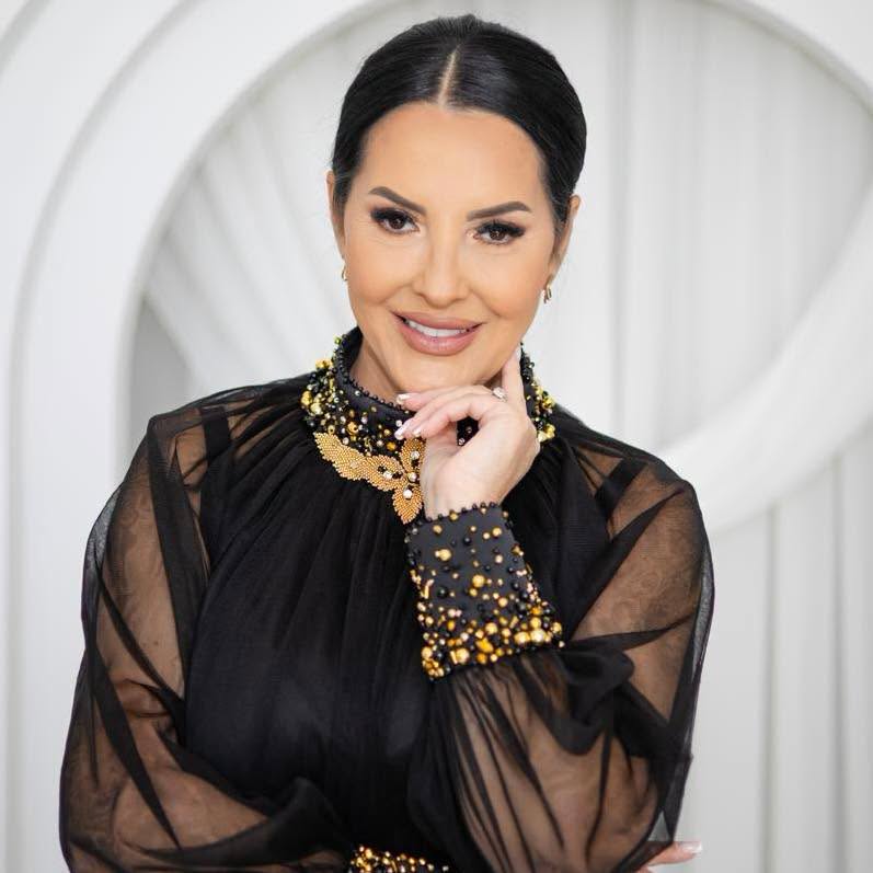 Angela Rusu, transformare spectaculoasă după ce a slăbit 30 de kilograme. Artista a trecut prin trei operații estetice într-o singură zi