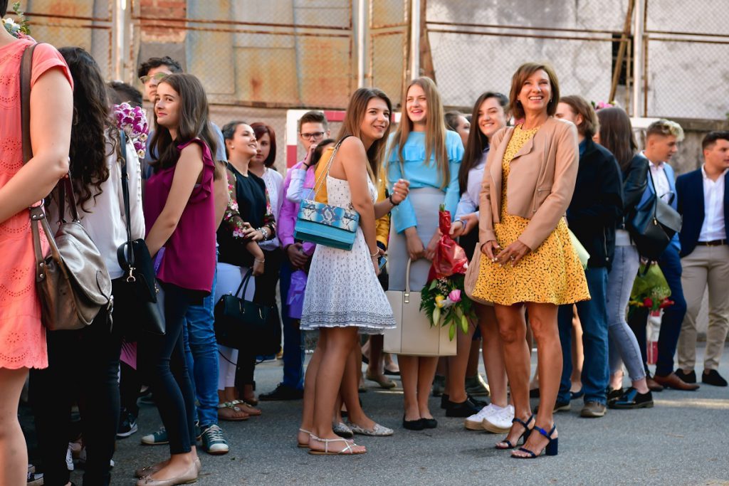 Câți centimetri are în talie Carmen Iohannis. Prima Doamnă a României are dimensiuni de model | FOTO