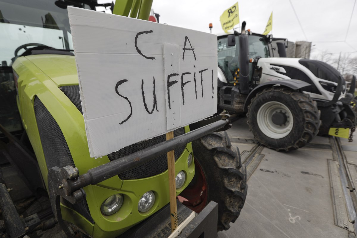 Protest al fermierilor francezi în fața Parlamentului European de la Strasbourg. Iohannis va rosti miercuri un discurs în PE
