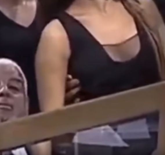 FOTO&VIDEO/ Ariana Grande, pipăită de un pastor la înmormântarea Arethei Franklin. Și Bill Clinton a fost cu ochii pe cântăreață