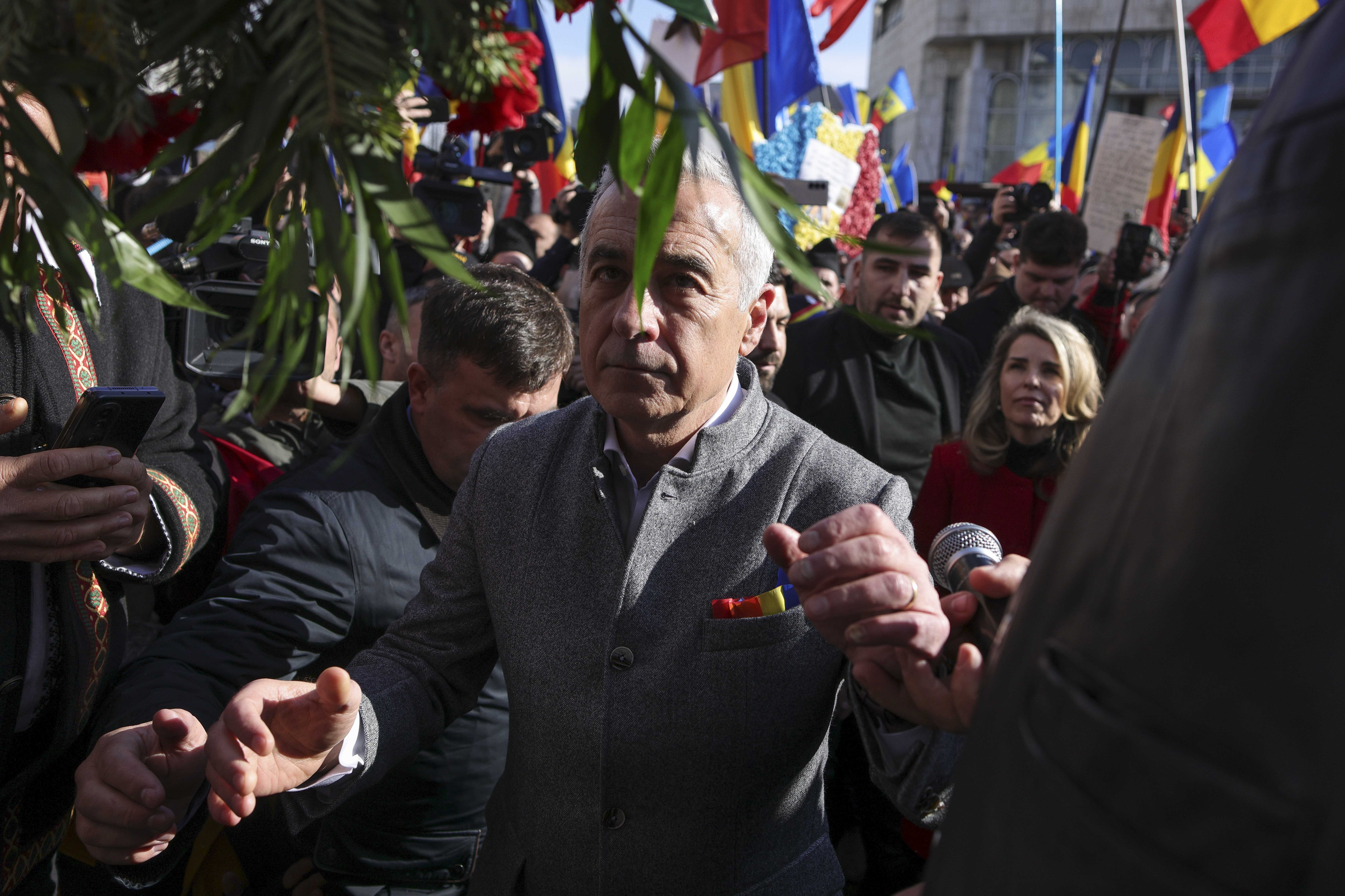 Călin Georgescu a fost înconjurat de mii de oameni la „Marea Horă a Unirii Neamului”: „Suntem legați pentru totdeauna ca frați și surori”