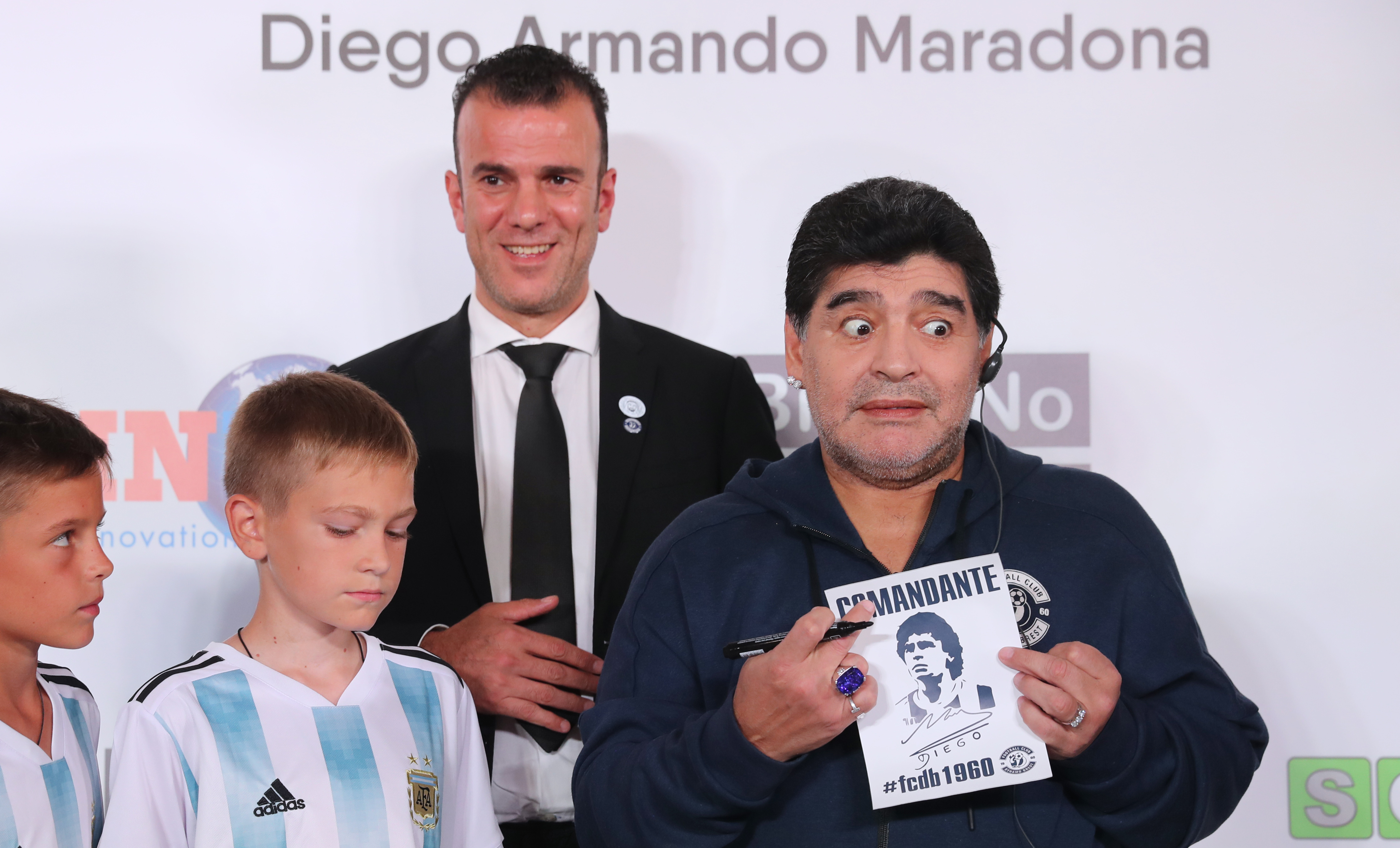 Maradona a ajuns la Brest. Fostul mare fotbalist argentinian a preluat preşedinţia clubului bielorus / GALERIE FOTO