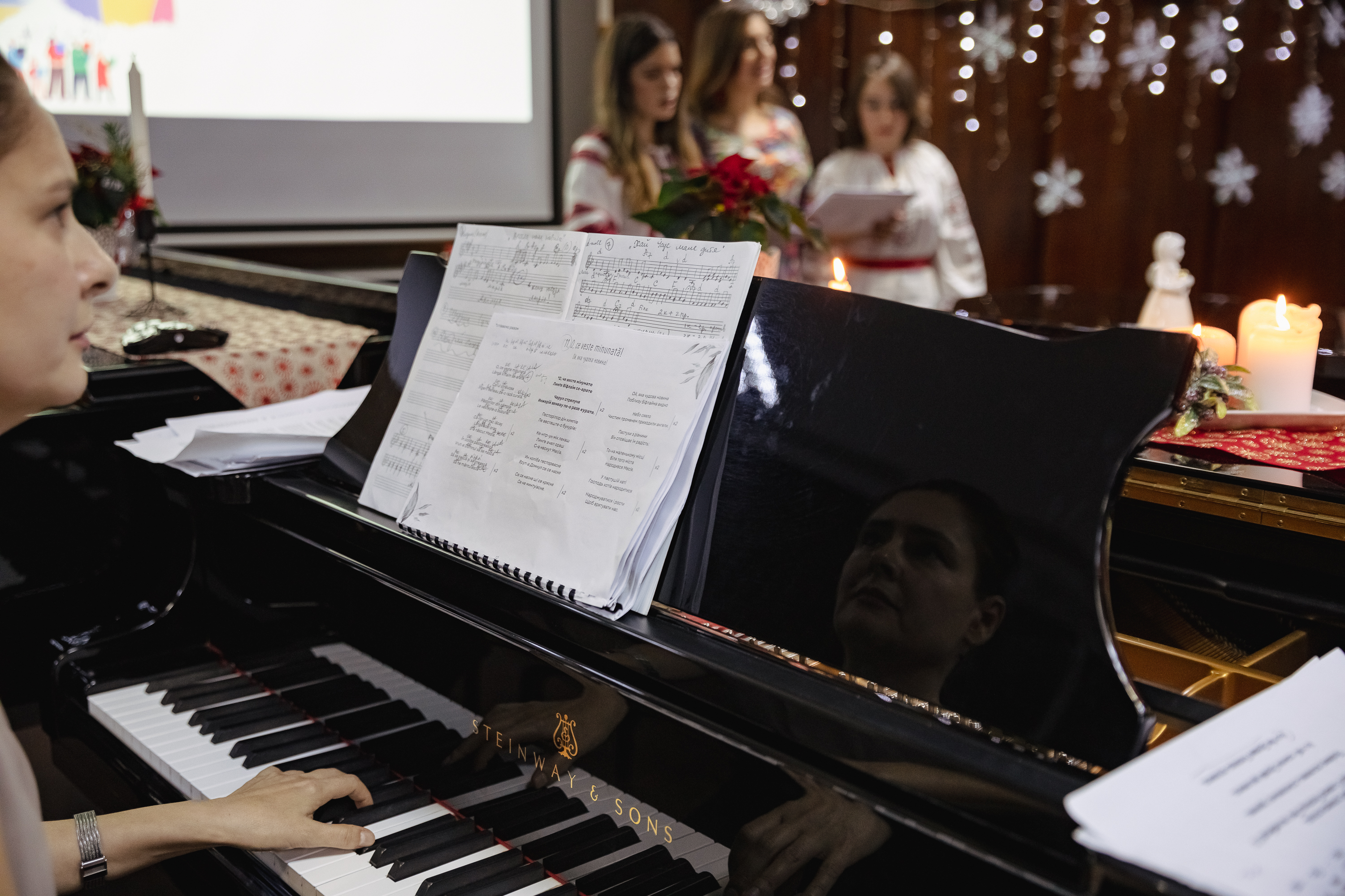 VIDEO. Românii şi ucrainenii şi-au unit vocile într-un concert de colinde din ambele ţări:  „Îngerii au sosit, ca o pasăre din cer”