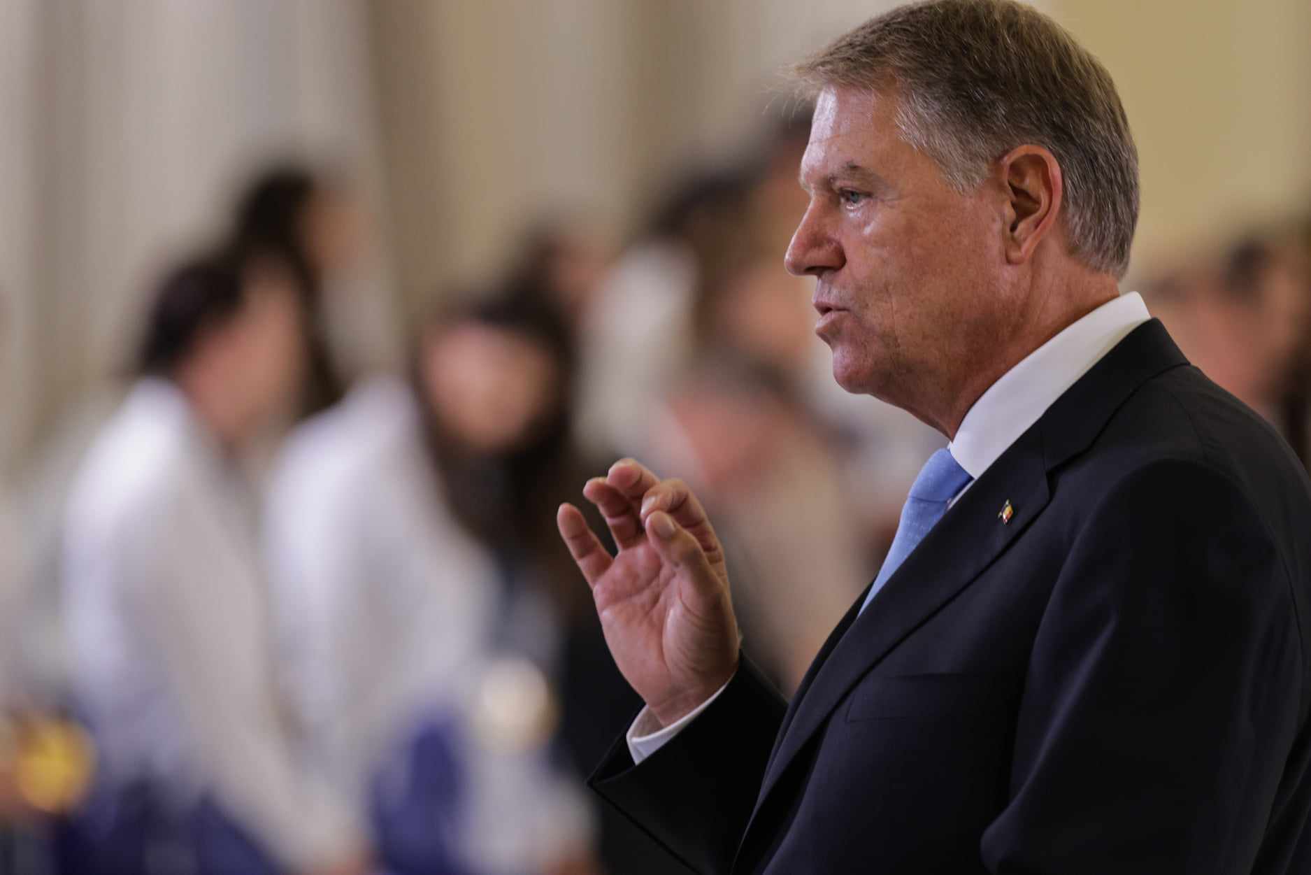 Gafă a președintelui Iohannis la decorarea medaliaţilor de la JO Paris. A spus „comemorarea”, în loc de „ceremonia” | VIDEO