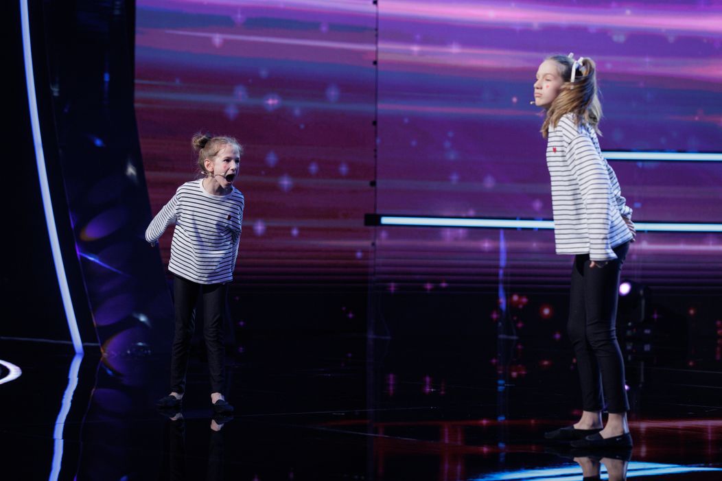 Povestea surorilor Stela și Luna de la „Românii au talent”, noua generație de creatori de conținut online. Cum arată entertainmentul educativ făcut de copii pentru copii