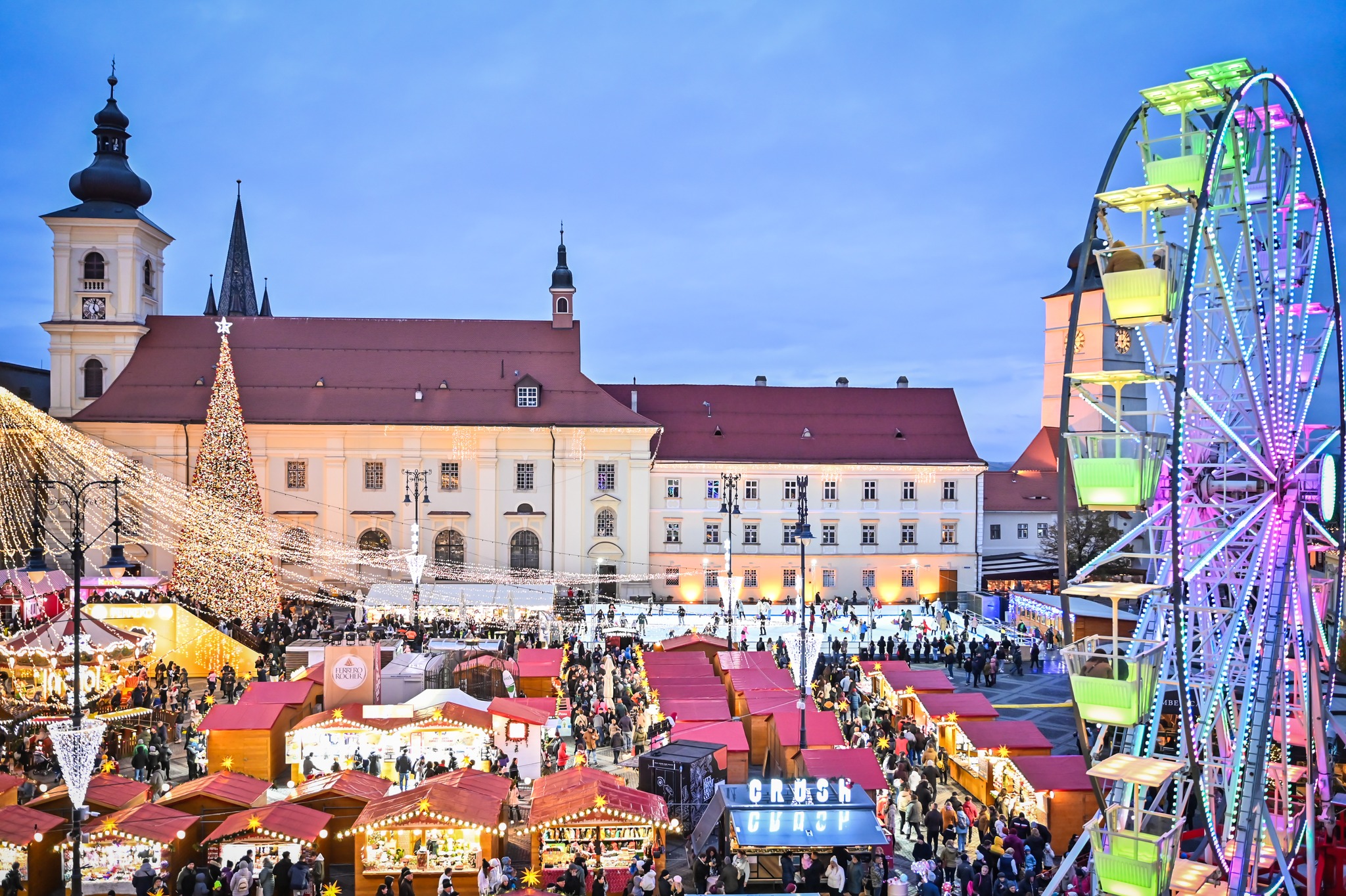 Târgul de Crăciun Sibiu 2024. Atracțiile din acest an: 140 de căsuțe, o roată panoramică și un patinoar pentru 300 de persoane simultan
