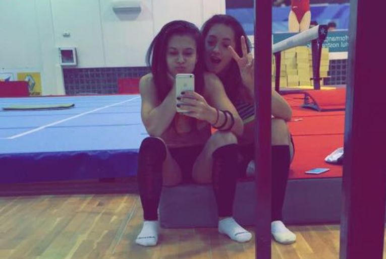Larisa Iordache și Diana Bulimar se distrează în sala de antrenament / GALERIE FOTO