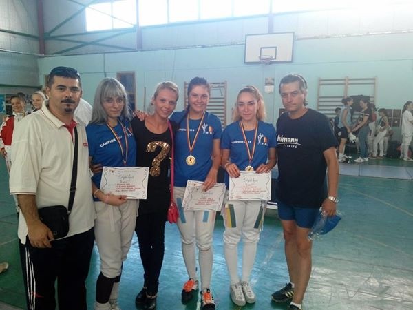 FOTO / CS Dinamo a câștigat CN de spadă pentru juniori, proba feminină pe echipe