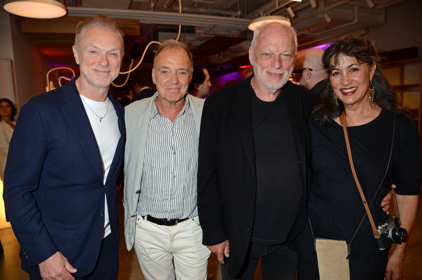 Legendarul chitarist al Pink Floyd, David Gilmour, încearcă să-și vândă casa de 10 milioane de lire pe care nu o deține