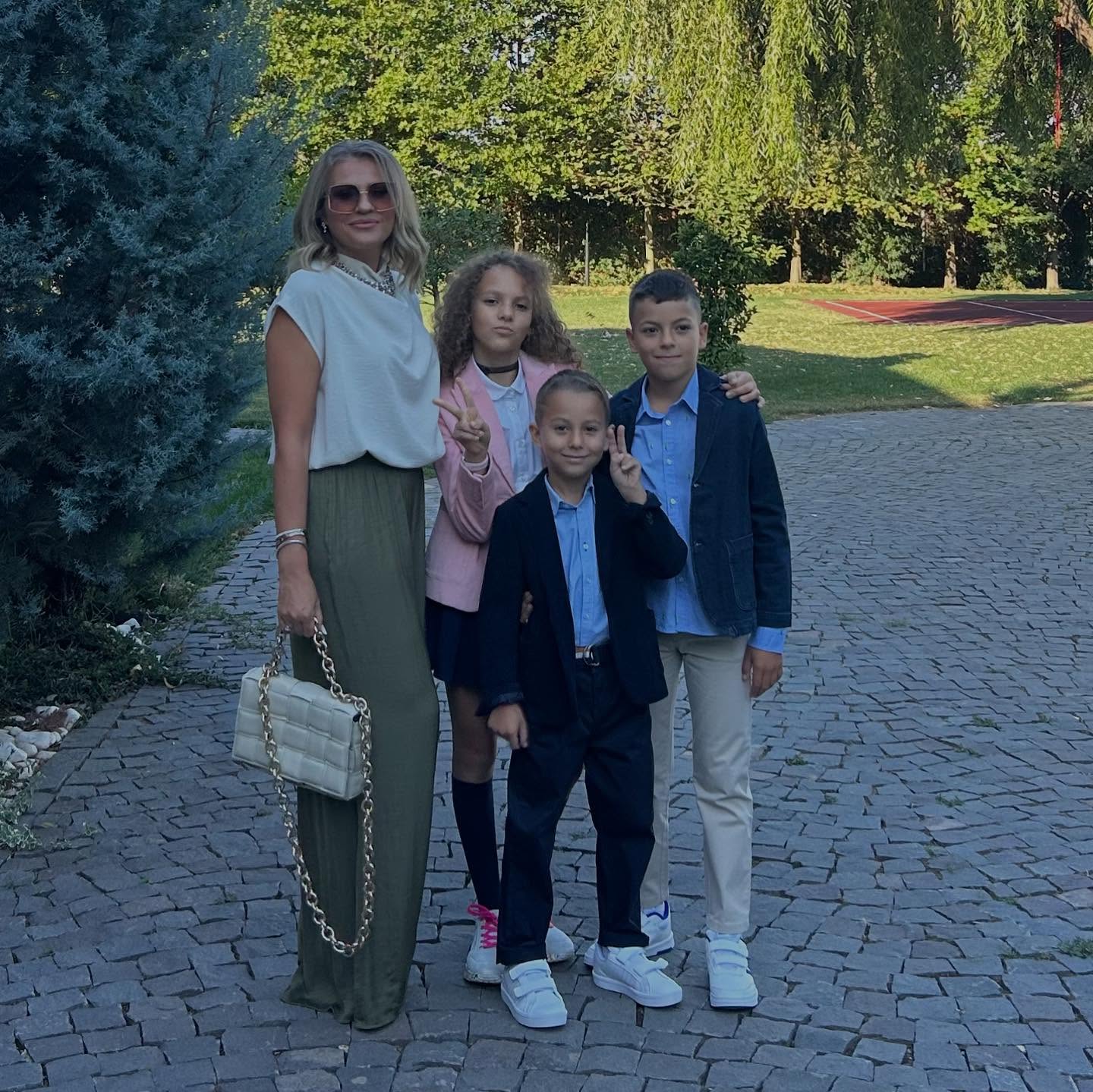 Copiii Mirelei Vaida învață la o școală dintr-un sat. Vedeta nu pune presiune pe ei pentru note: „Sunt o mamă absolut normală”