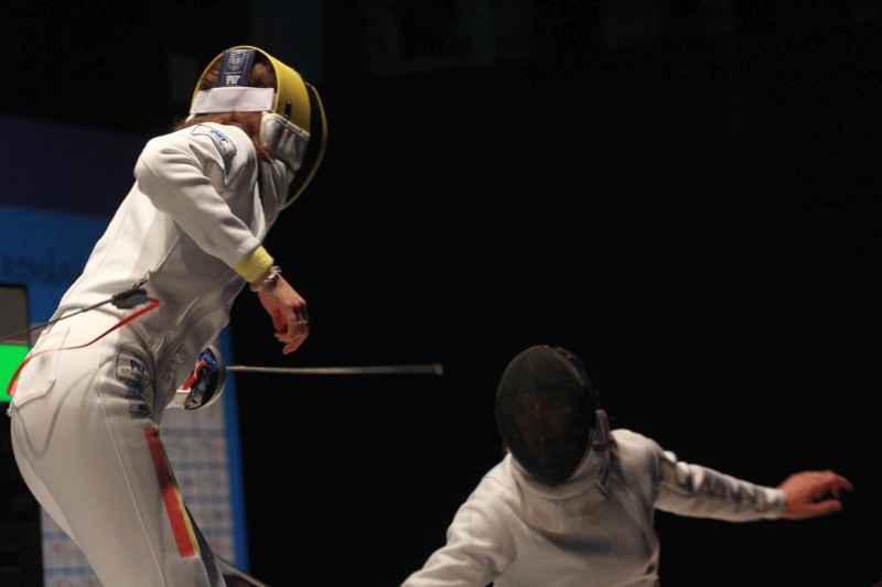 Simona Pop și Tibi Dolniceanu sunt campionii României la spadă, respectiv la sabie / FOTO