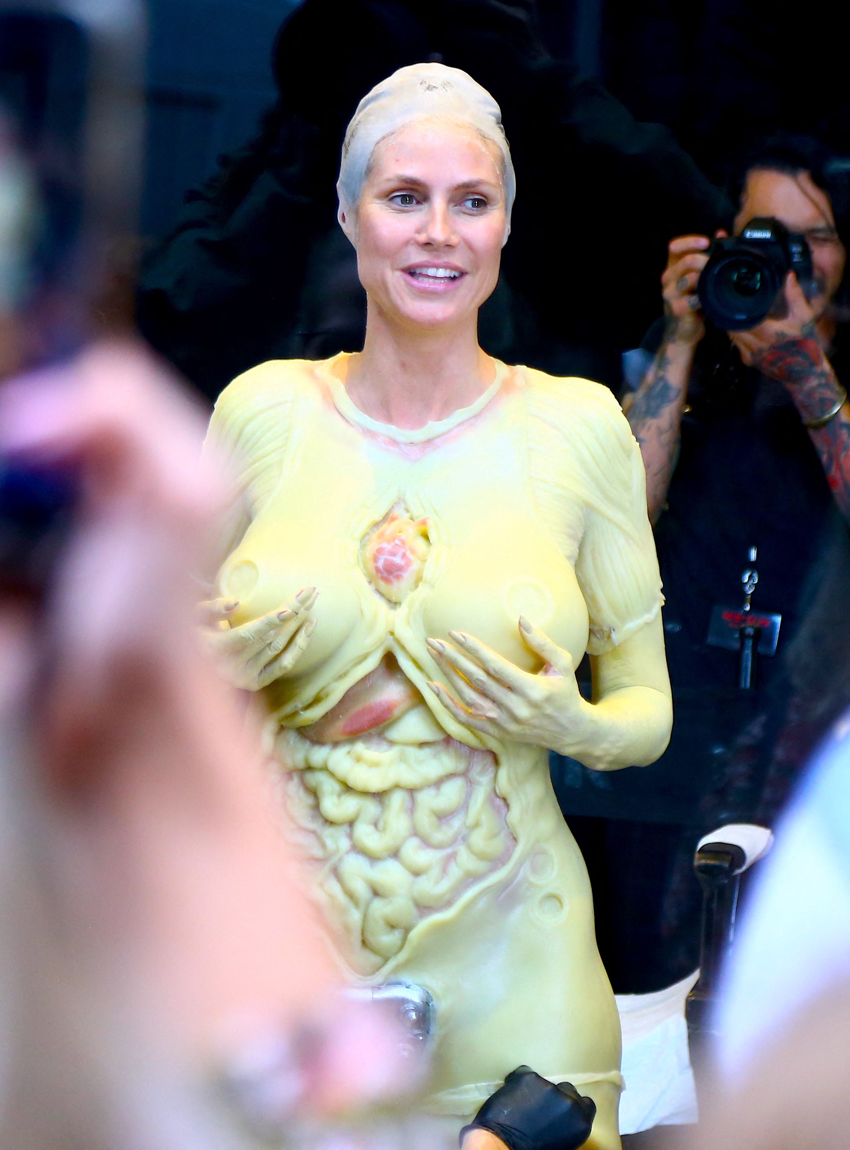 Heidi Klum, apariție terifiantă la petrecerea de Halloween! Și-a speriat toți invitații