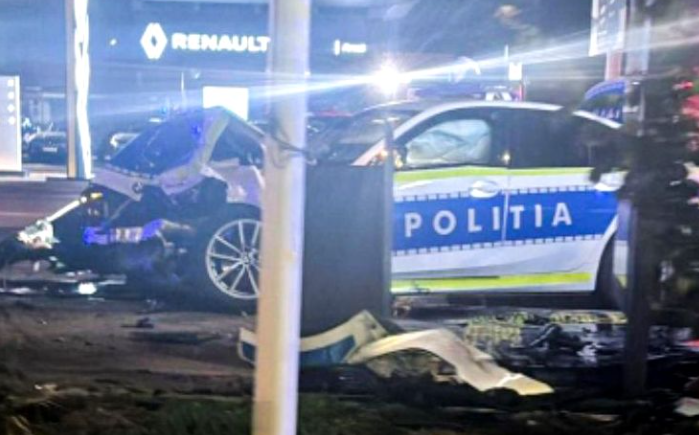 Mașină de poliție făcută armonică, după un accident lângă Pitești. 4 oameni au ajuns la spital, 3 au fost externați | VIDEO