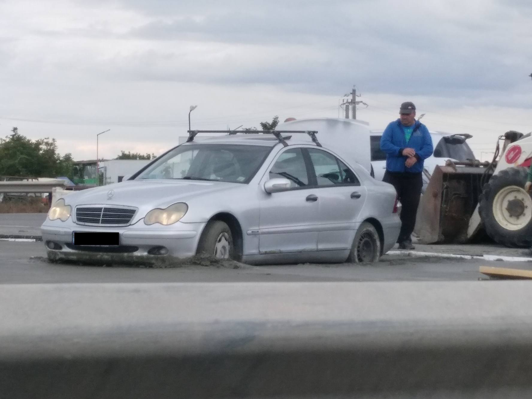 Mașină blocată în beton pe Centura Capitalei. Tronsonul a fost inaugurat în urmă cu trei săptămăni