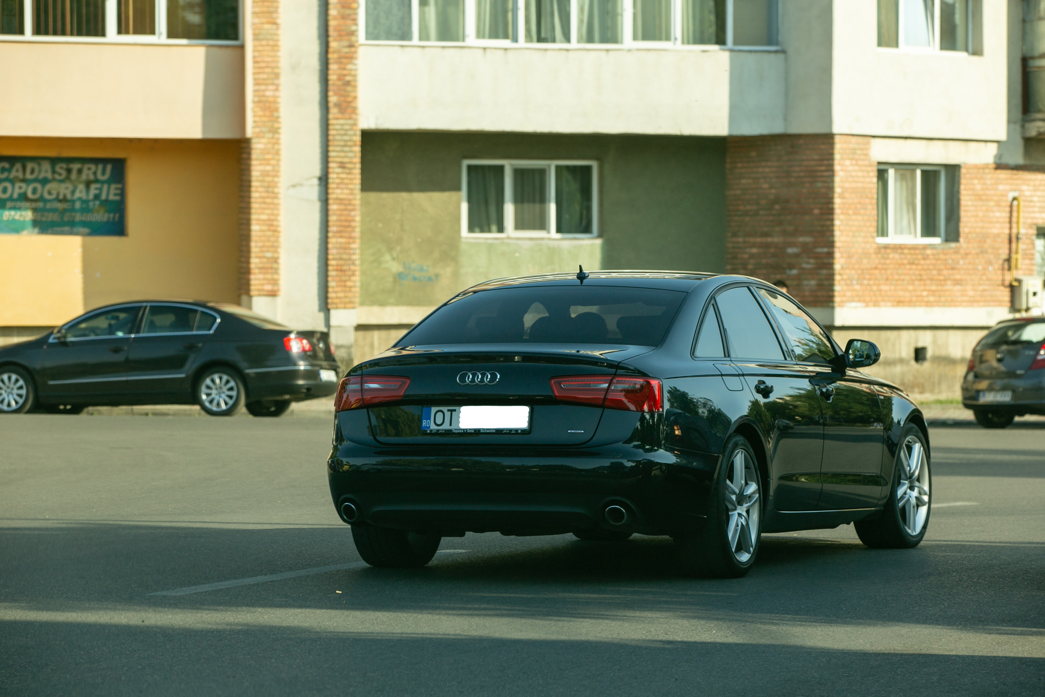 Caracal, orașul contrastelor: mașini de zeci de mii de euro la polul sărăciei